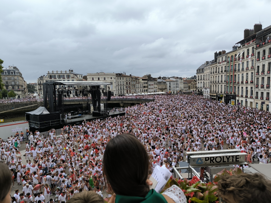 You are currently viewing La banda du collège invitée aux fêtes de Bayonne 2026